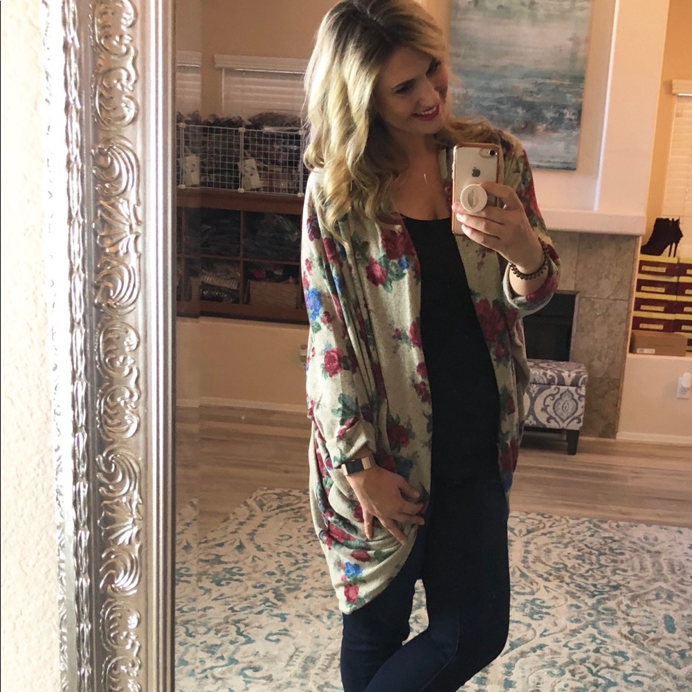 ❗️Last 1! SMALL Super cute floral cardigan - Picture 4 of 5